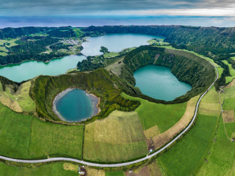 Sete Cidades & Lagoa do Fogo Caldeira Velha + Pineapple Plantation