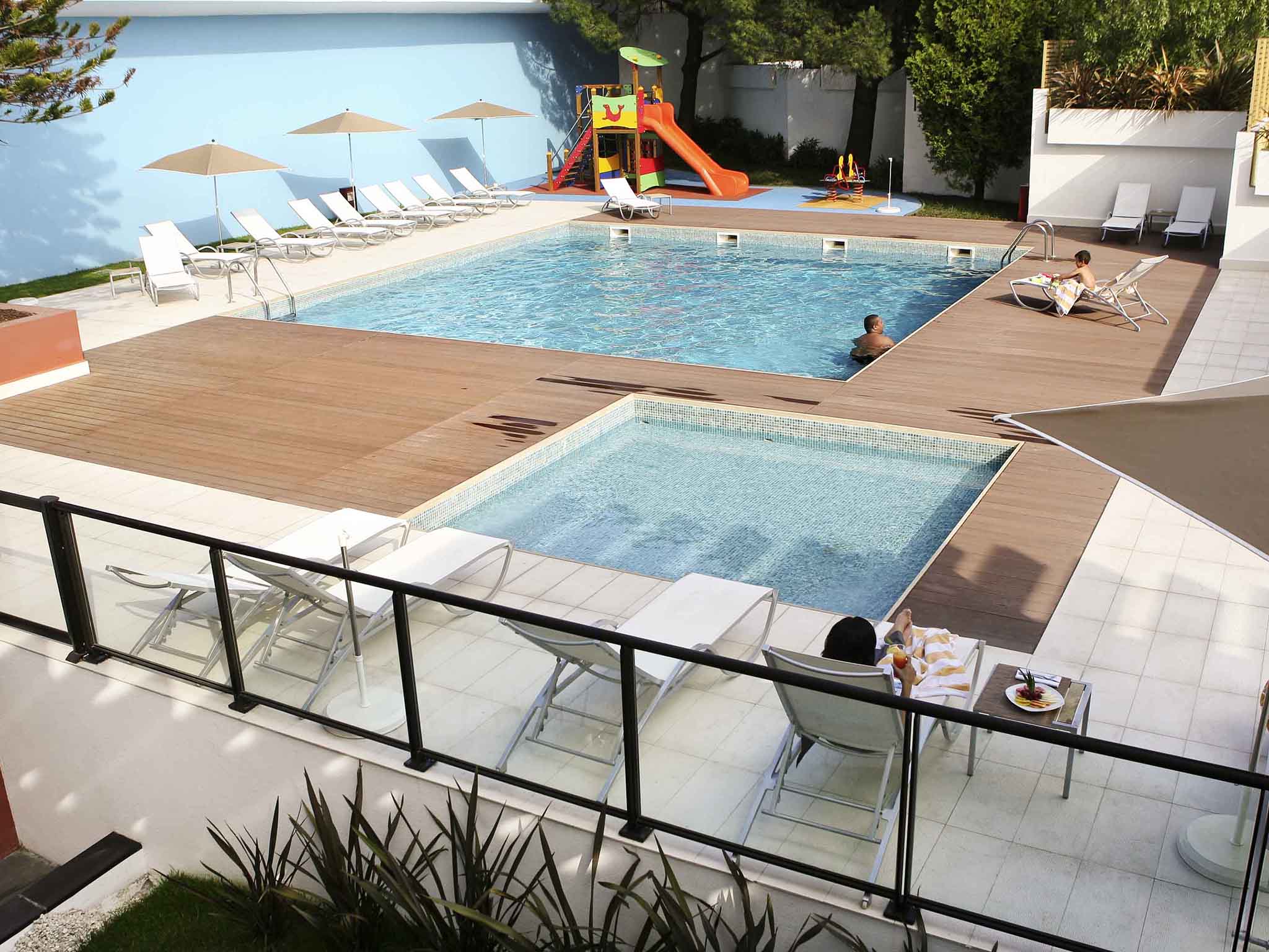 Image of pool1 novotel