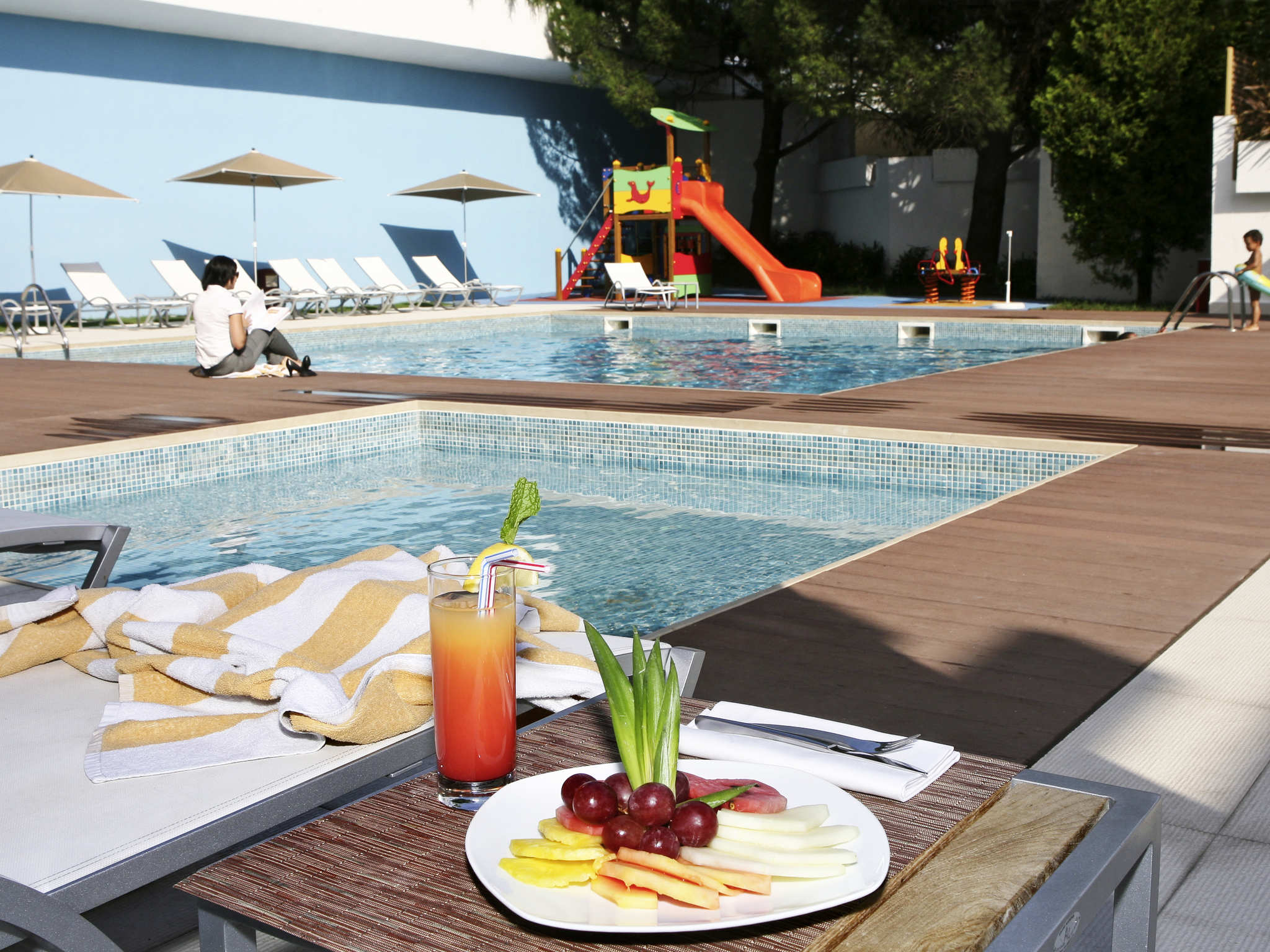 Image of pool novotel