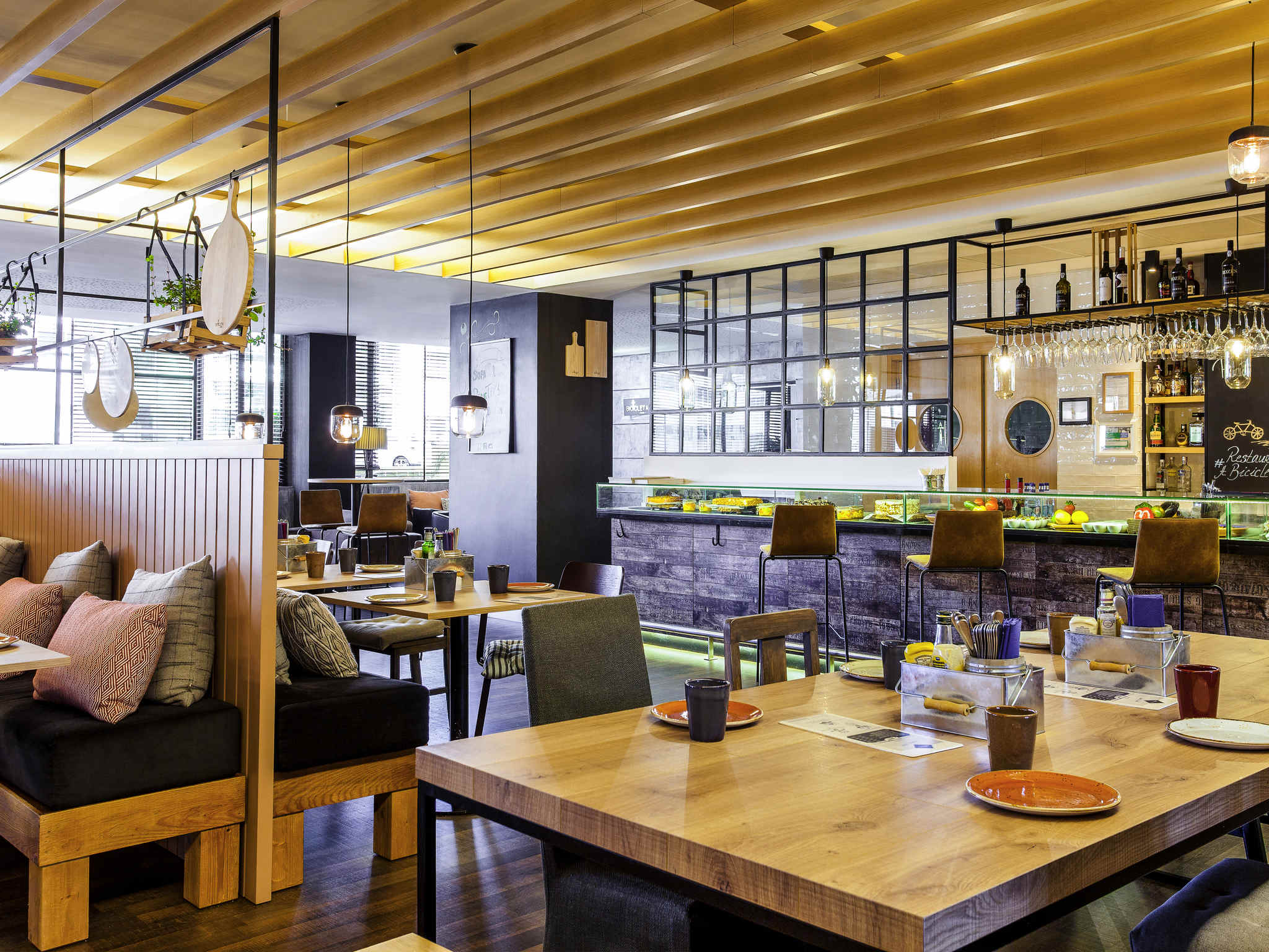 Image of Novotel bar 2